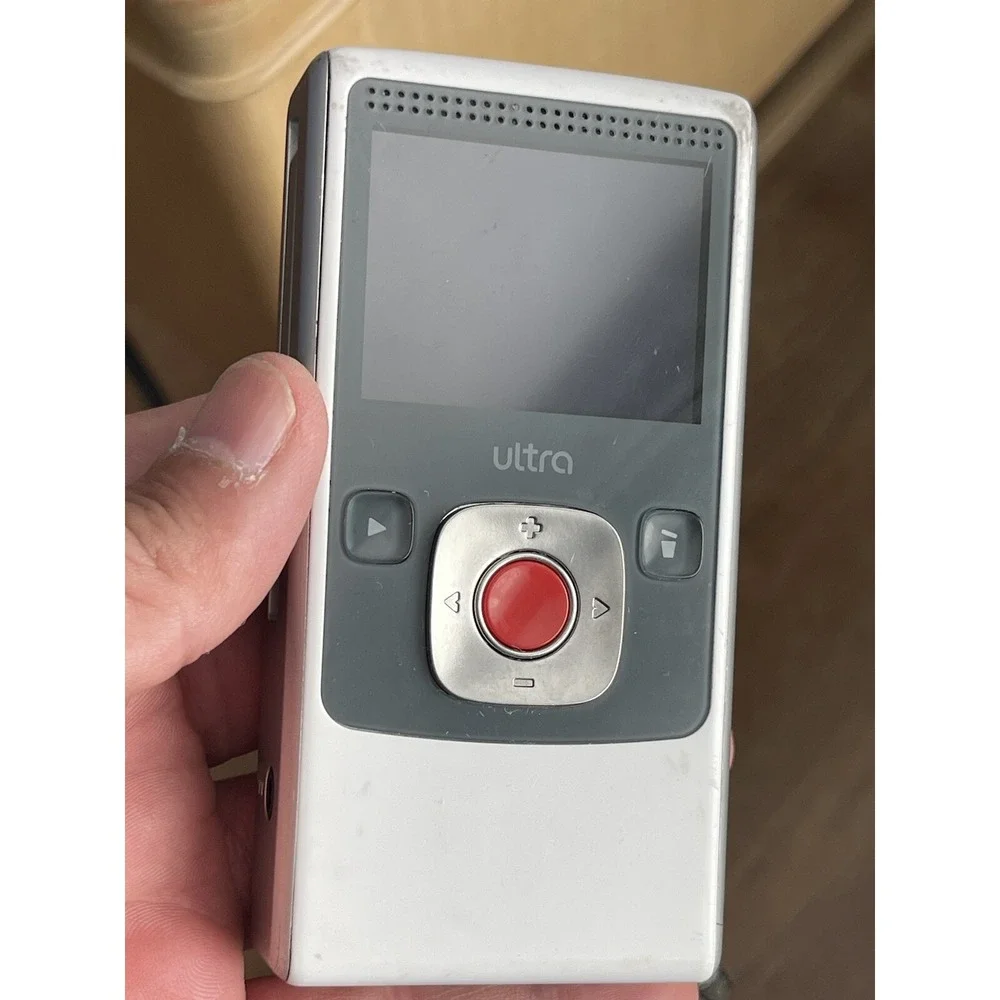 Pure Digital F230W Flip Video White Silver 1.5